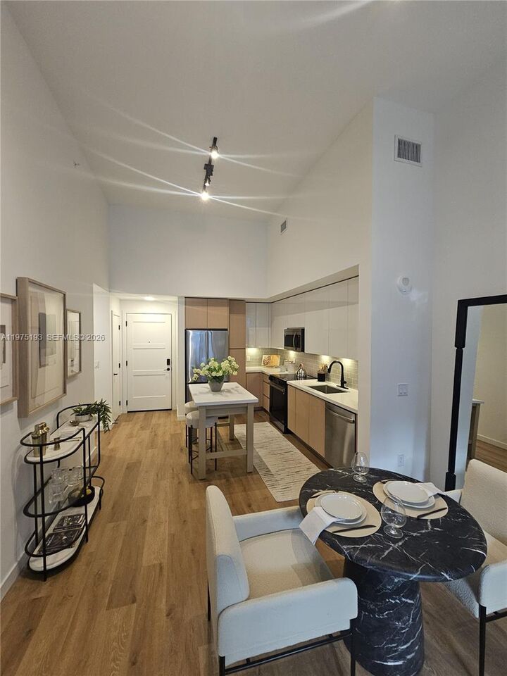 Property Photo:  1650 NE 124th St 102  FL 33181 