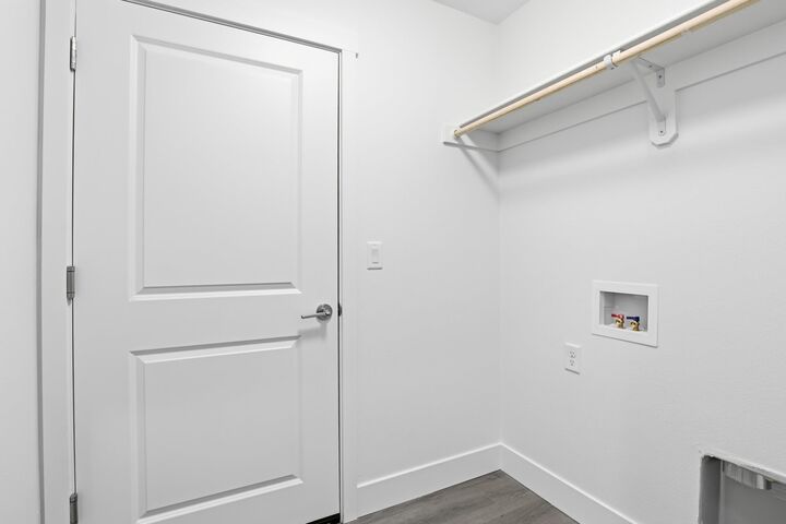 Property Photo:  24 W 12th St  WA 99006 