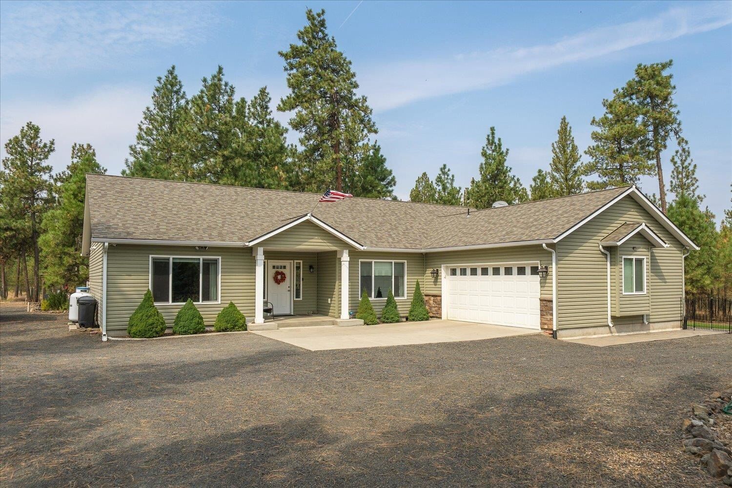Property Photo: 18206 S Hanson Pond Ln WA 99004