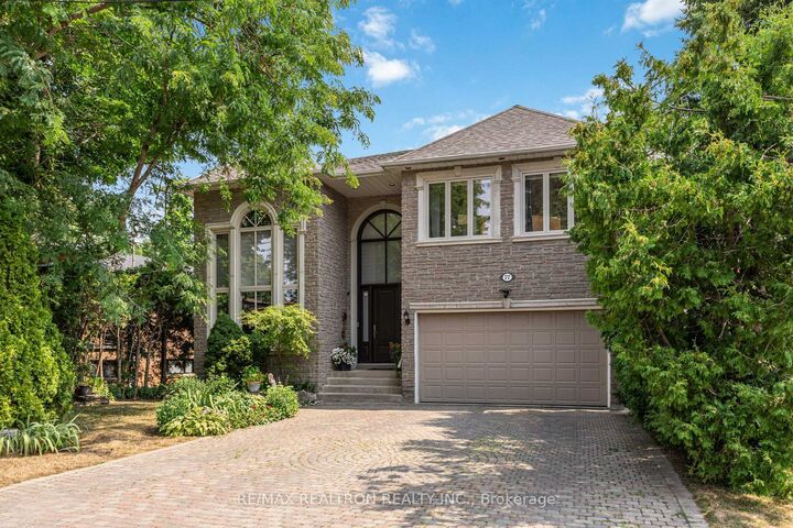 Property Photo: 77 Sprucewood Drive ON L3T 2P9