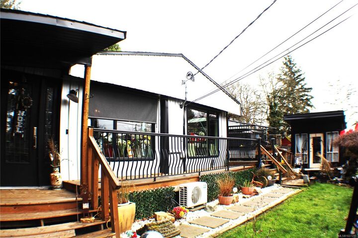 Property Photo:  1120 Donna Ave  BC V9B 2Z3 
