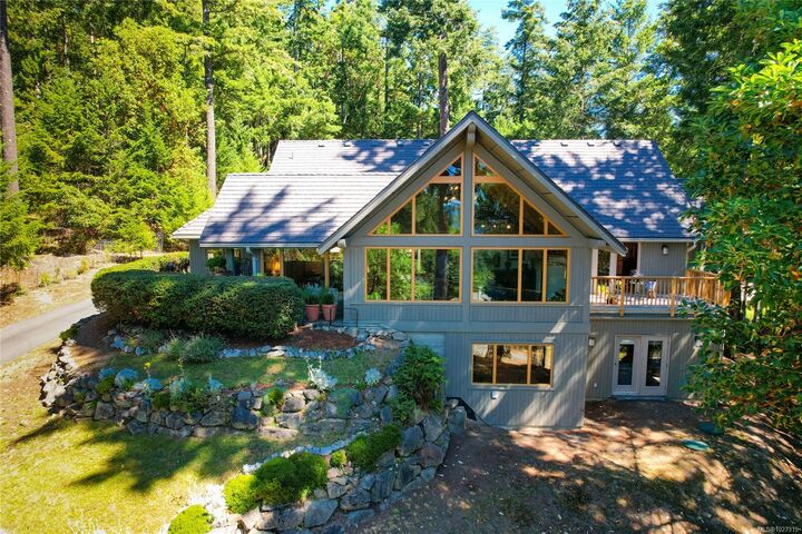 Property Photo: 154 Cormorant Cres BC V8K 1G8