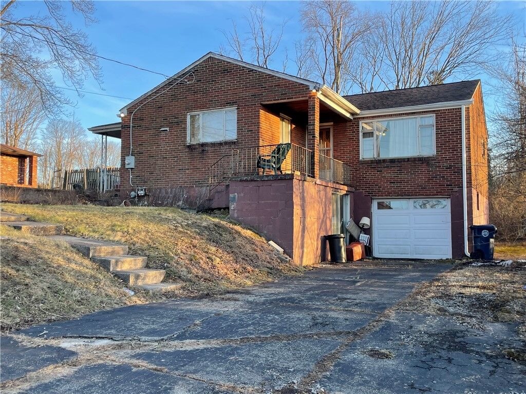 Property Photo:  104 Colbaugh Rd  PA 15085 