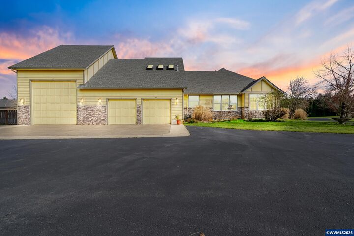 Property Photo:  6243 Rambeau Ln SE  OR 97317 