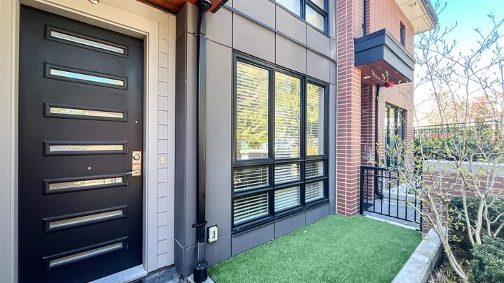 Property Photo: 388 W 64th Avenue 27 BC V5X 2L9