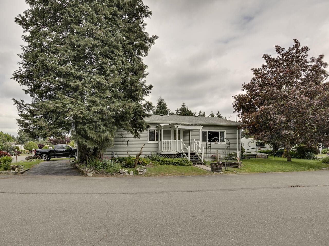 Property Photo: 31313 Livingstone Avenue 70 BC V2T 4T1