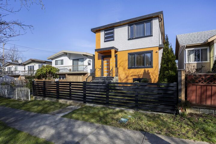 Property Photo: 3123 E 7th Avenue BC V5M 1V6