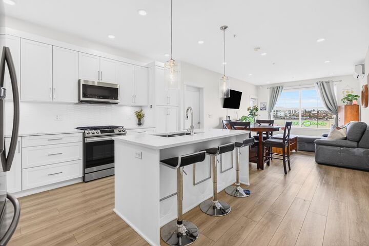 Property Photo: 11865 227 Street 406 BC V2X 6H8