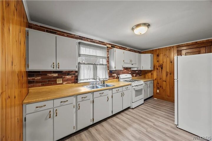 Property Photo:  319 Wheatfield Street  NY 14120 