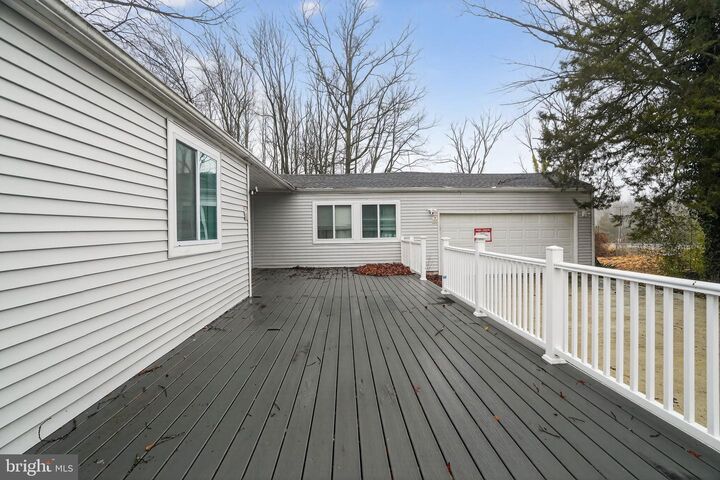 Property Photo: 202 Welsh Tract Road DE 19702