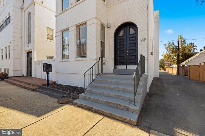 Property Photo:  205 S Patrick Street  VA 22314 