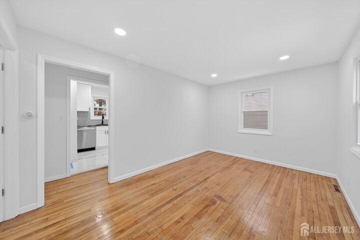 Property Photo:  33 Cornell Street  NJ 07001 