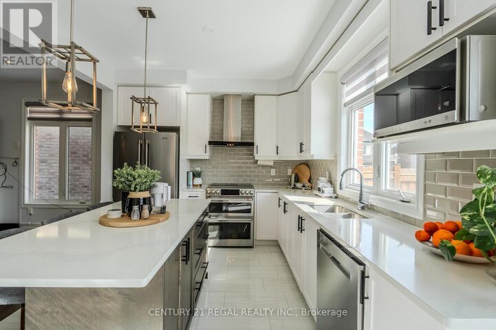 Property Photo:  25 Elysian Fields Circle  ON L6Y 6E9 