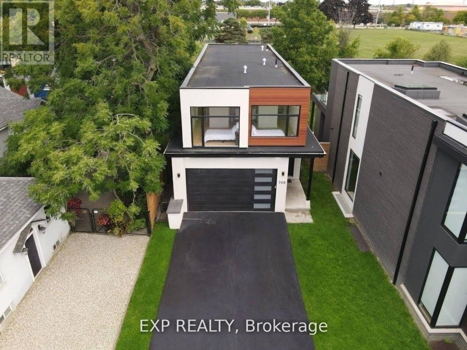 Property Photo:  768 Montbeck Crescent  ON L5G 1P3 