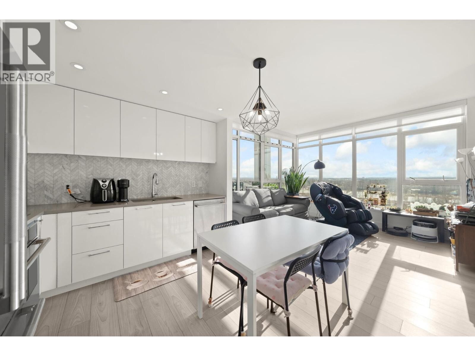 Property Photo:  3581 East Kent Avenue North 1405  BC V5S 0H6 