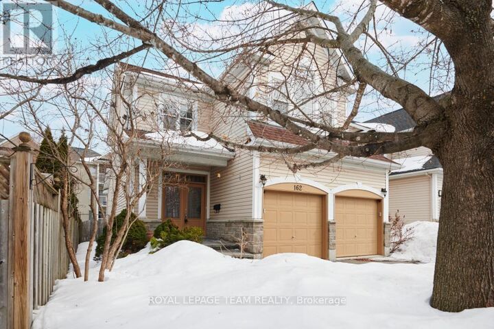 Property Photo: 162 Redcliff Avenue ON K2J 5J7