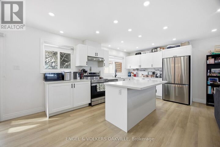 Property Photo:  206 Yeates Avenue  ON L4N 4C6 