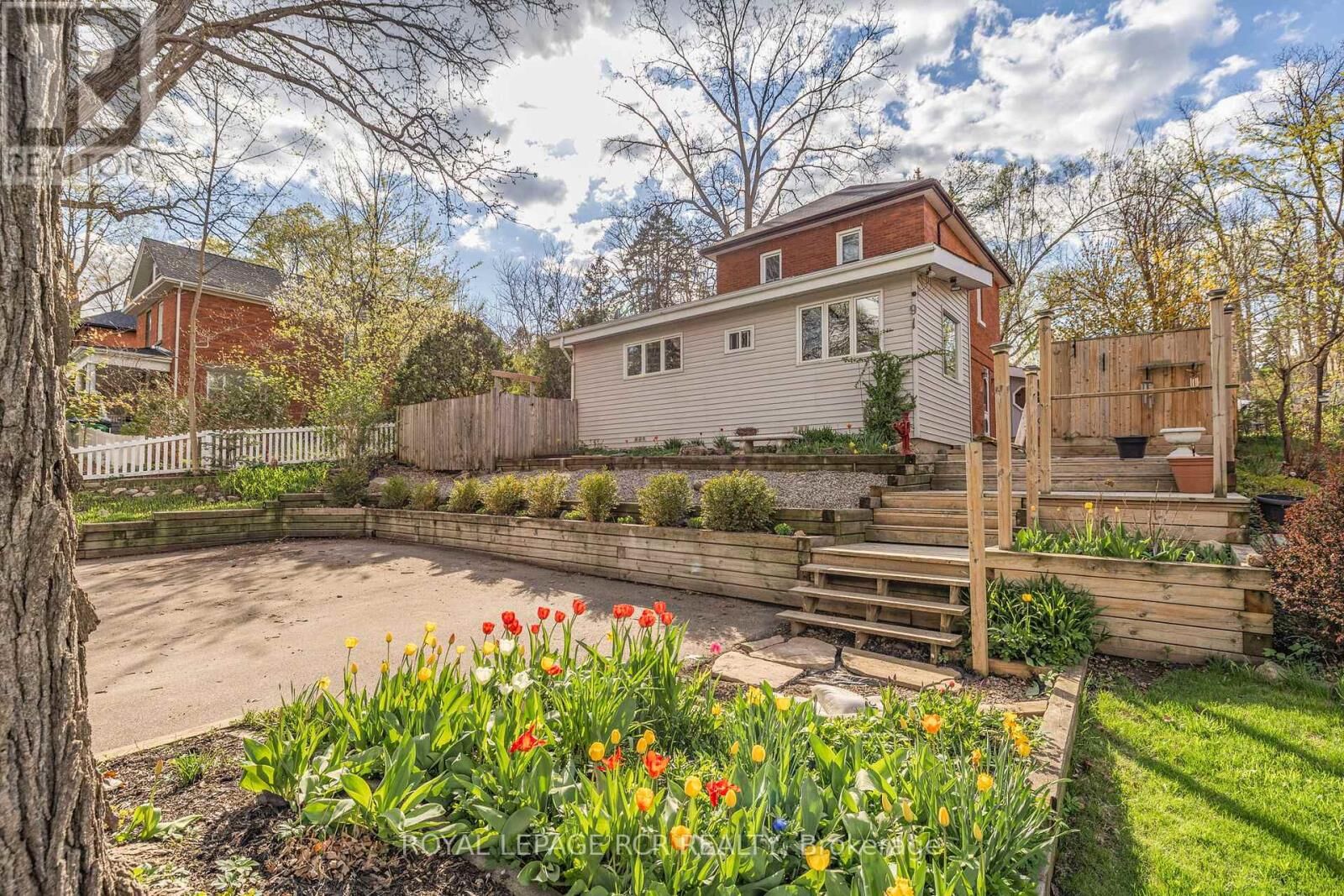 Property Photo: 91 King Street West ON L7E 1A2