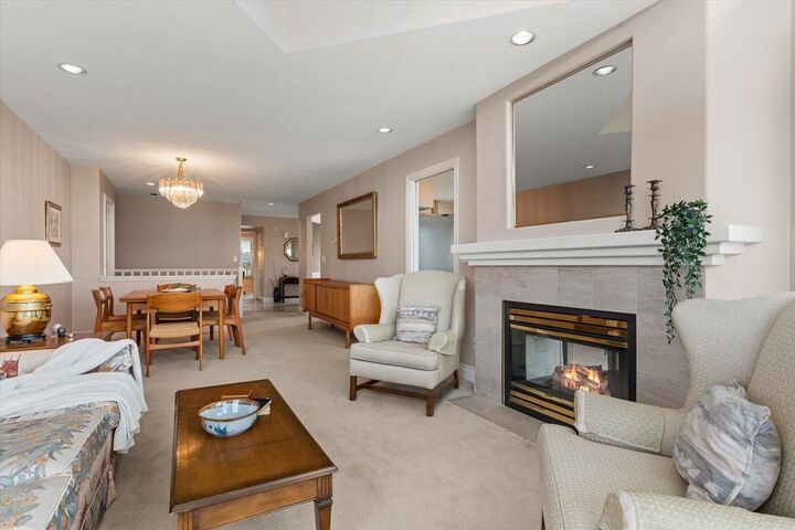 Photo de la propriété:  3354 Horn Street 11  BC V2S 7L3 