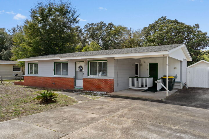 Property Photo:  106 SW Cedar Avenue  FL 32548 