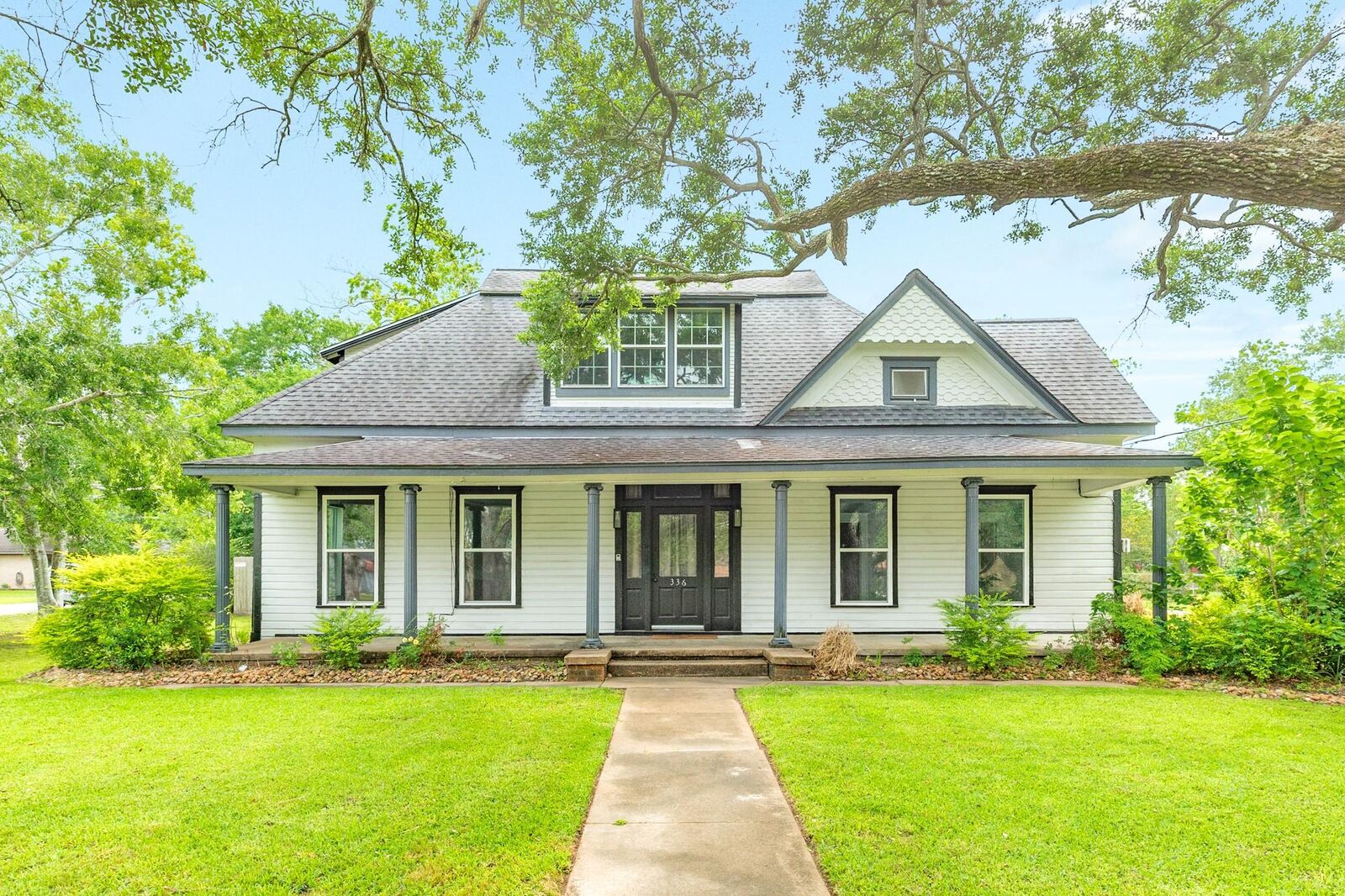 Property Photo: 336 N Rockisland Street TX 77515
