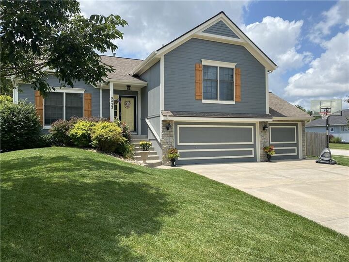 Property Photo:  9422 N Campbell Court  MO 64155 