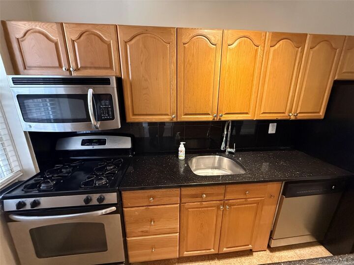 Property Photo:  796 Bronx River Road B38  NY 10708 