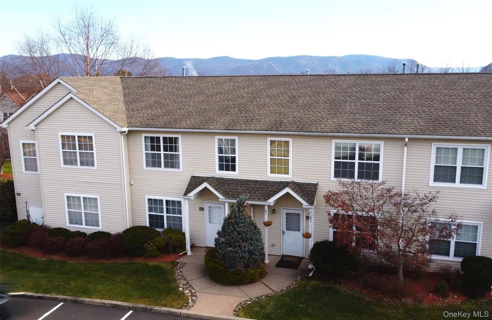 Property Photo:  618 Crab Apple Lane  NY 12553 