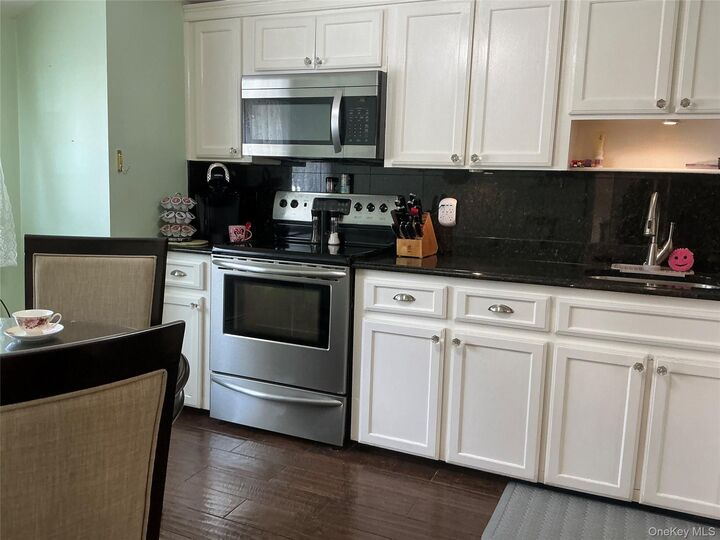 Property Photo:  606 Birch Hollow Drive  NY 11967 