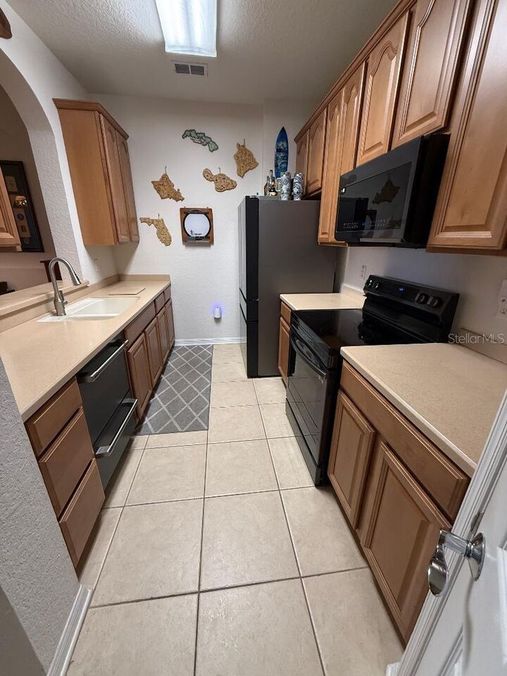 Property Photo:  1357 Venezia Court 303  FL 33896 