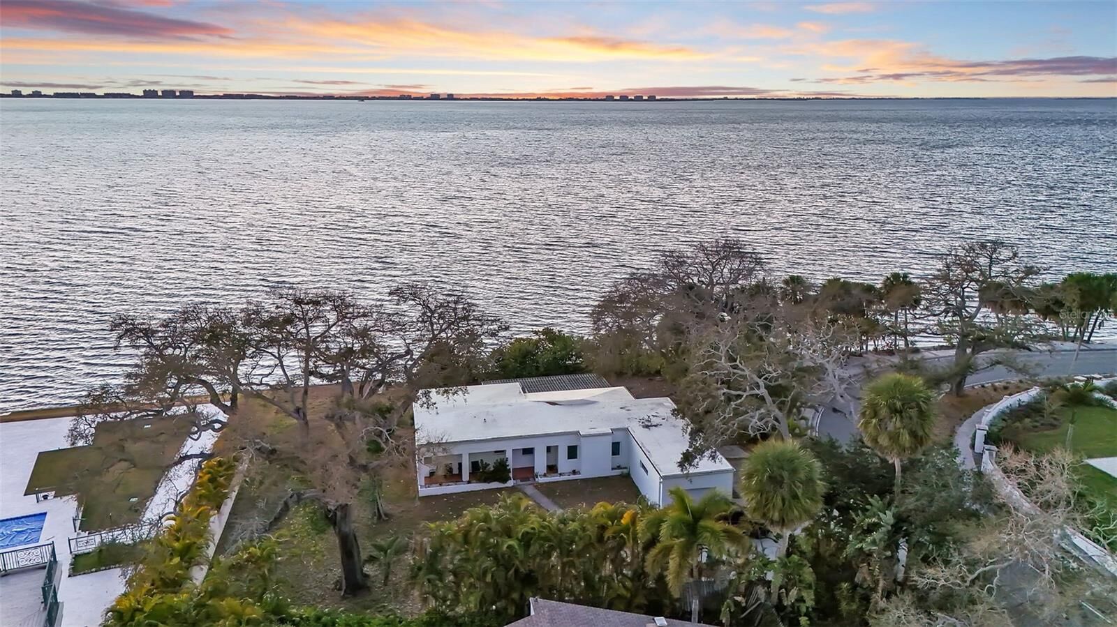Property Photo:  820 Indian Beach Drive  FL 34234 