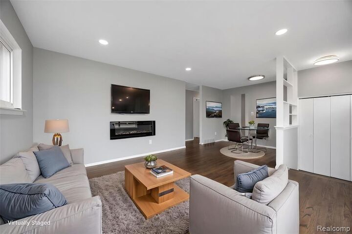 Property Photo: 19647 Osmus Street MI 48152 1574