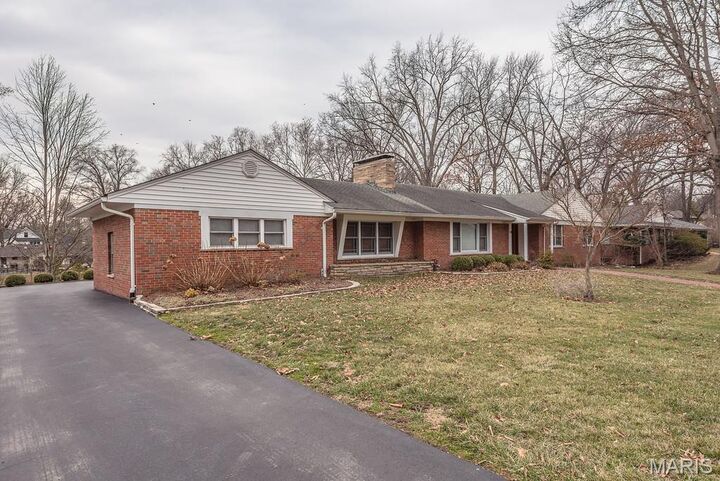 Property Photo: 28 Woodcrest Drive MO 63124