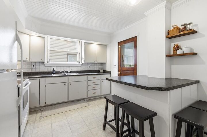 Property Photo:  916 Arcadian Ave  WI 53186 