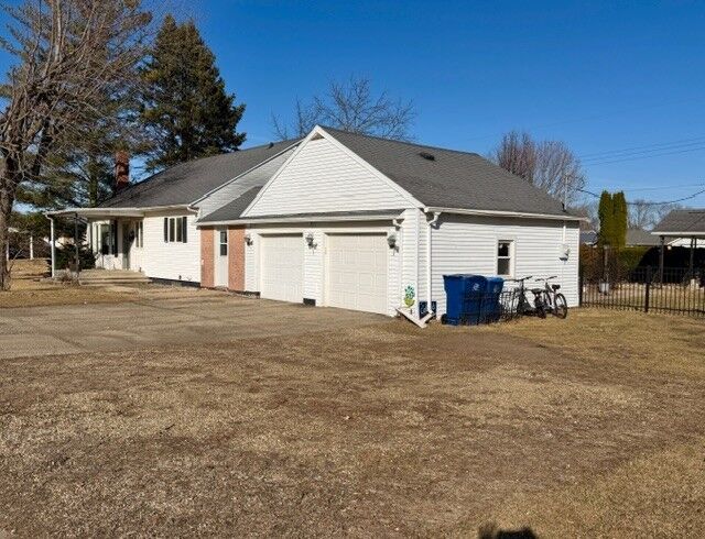 Property Photo:  211 S Elm Street  IL 61326 