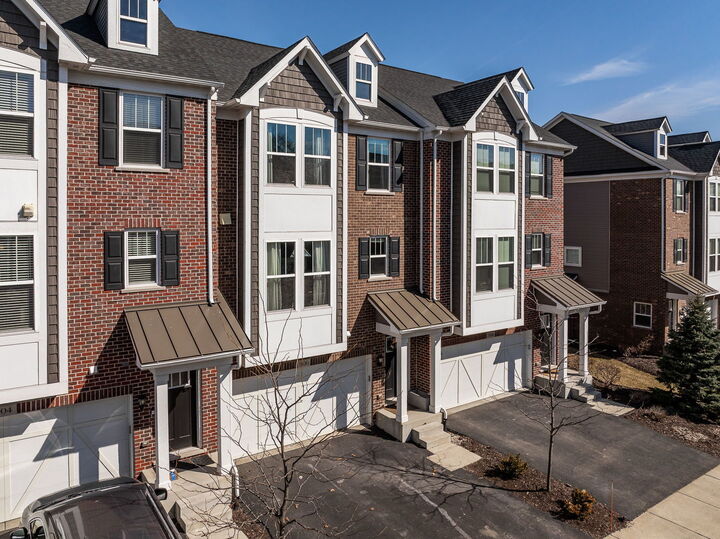 Property Photo:  906 Coletta Circle  IL 60563 