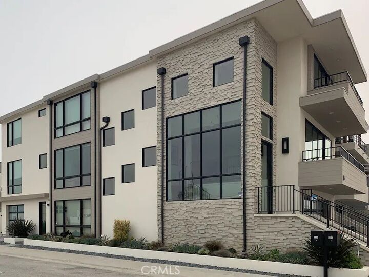 Property Photo:  116 W Channel Islands Boulevard  CA 93035 