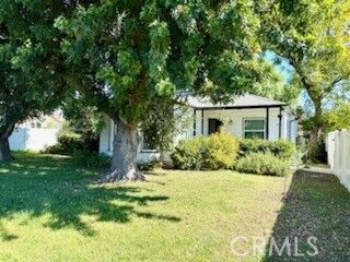Property Photo:  6534 Peach Avenue  CA 91406 