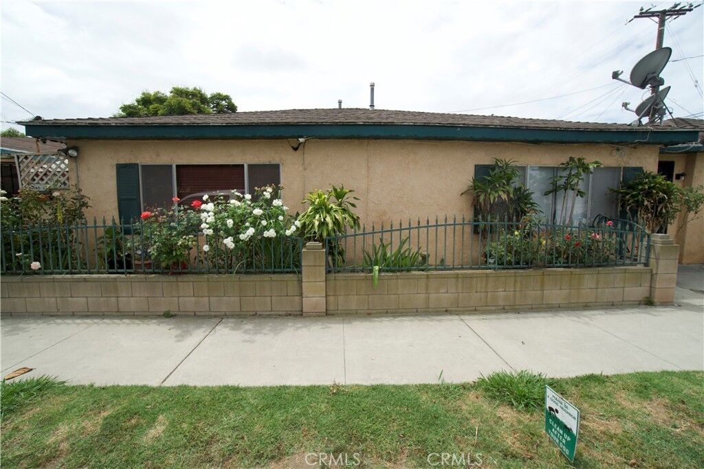 Property Photo: 150 W 49th CA 90805