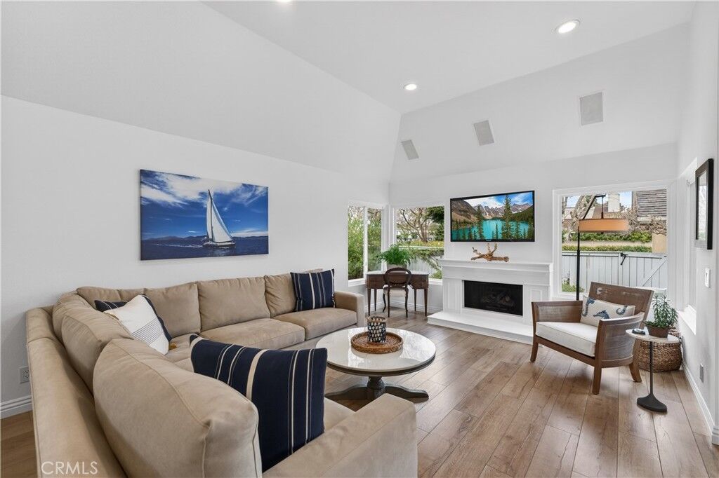 Property Photo:  7 E Yale Loop  CA 92604 