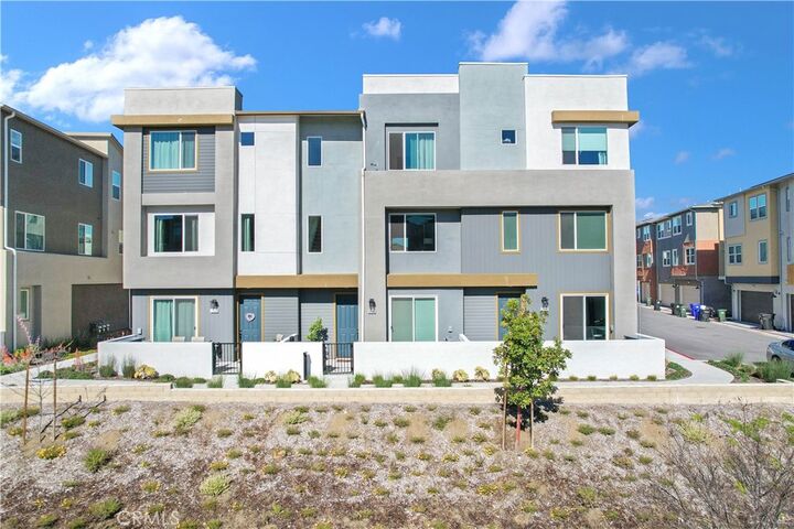 Property Photo:  27586 Manzanita Way  CA 91381 