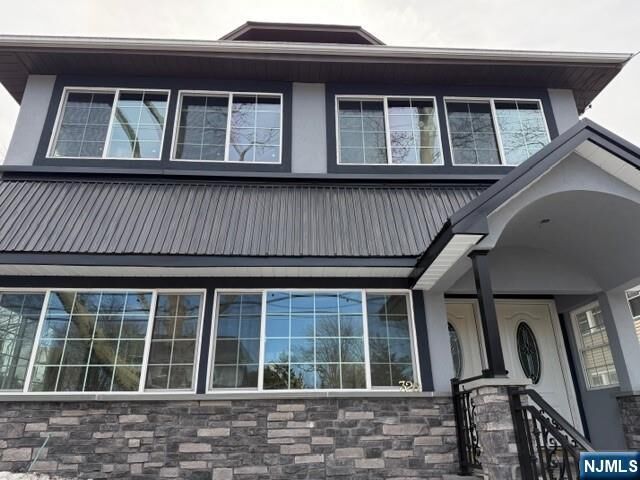 Property Photo:  326 Diamond Bridge Avenue  NJ 07506 