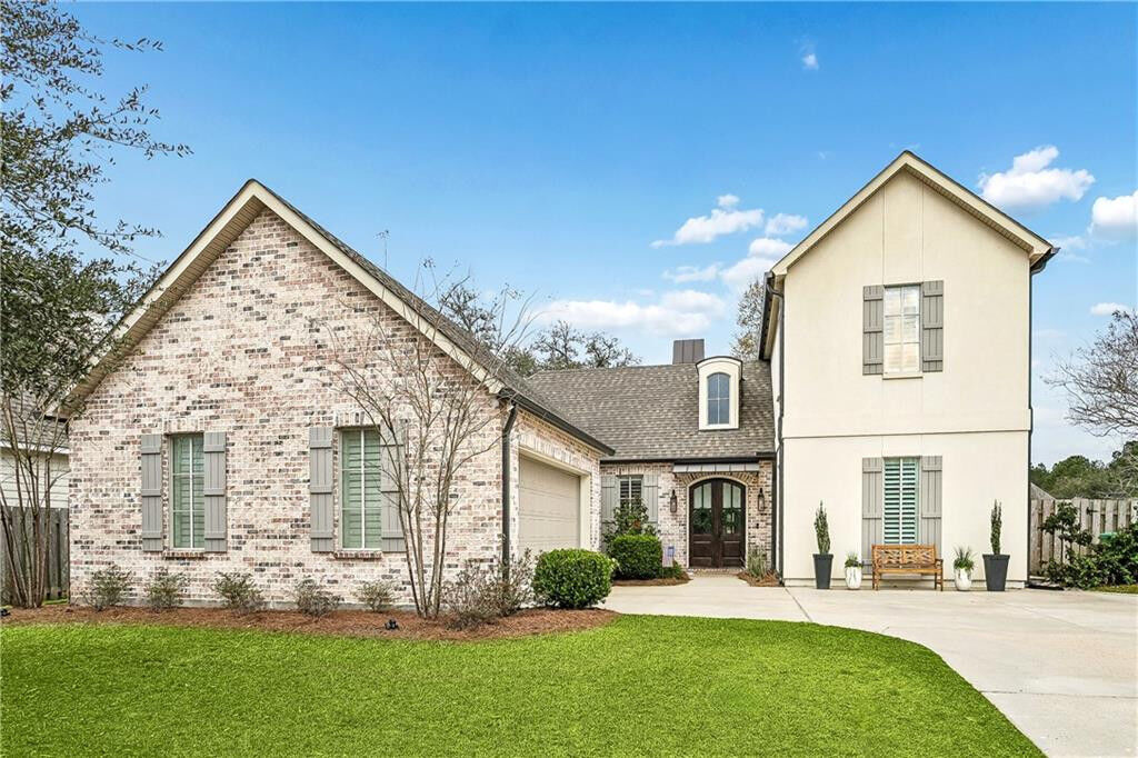 Property Photo: 218 W Longview Court LA 70447