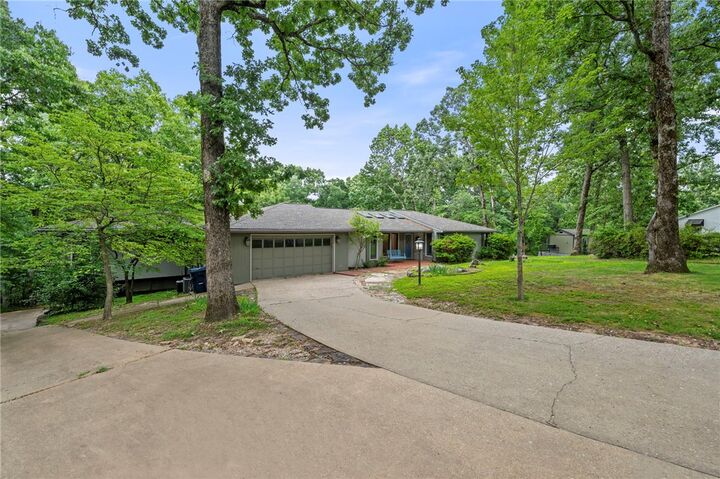 Property Photo:  1113 E Walnut Street  AR 72756 