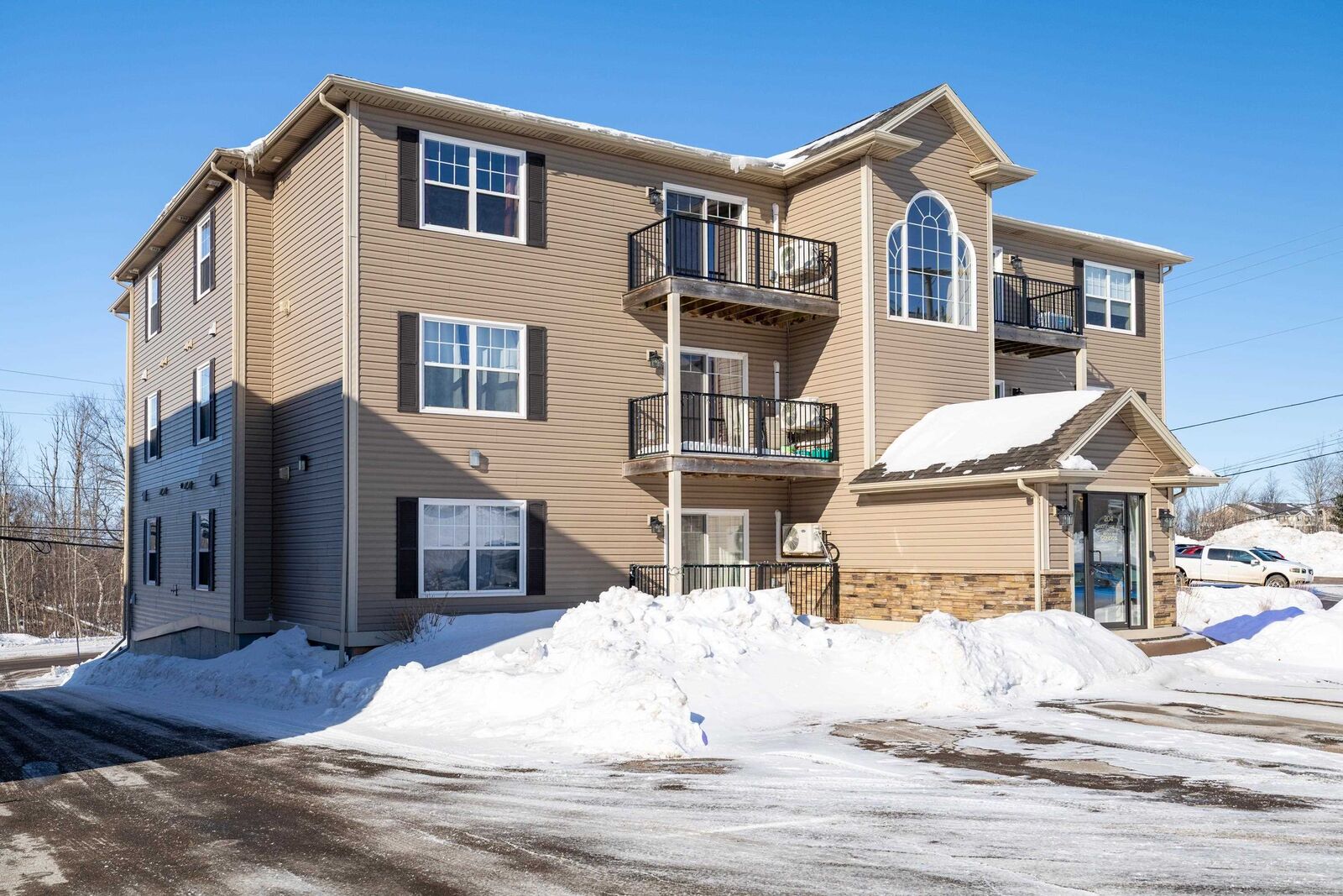 Property Photo: 204 Shakespeare Drive 308 PE C1B 4B7