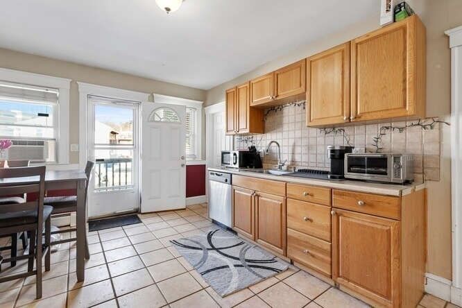 Property Photo:  31 Weston St 2  MA 02453 