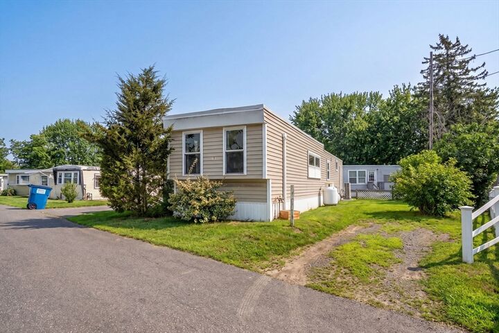 Property Photo: 350 West Street 5 MA 01056