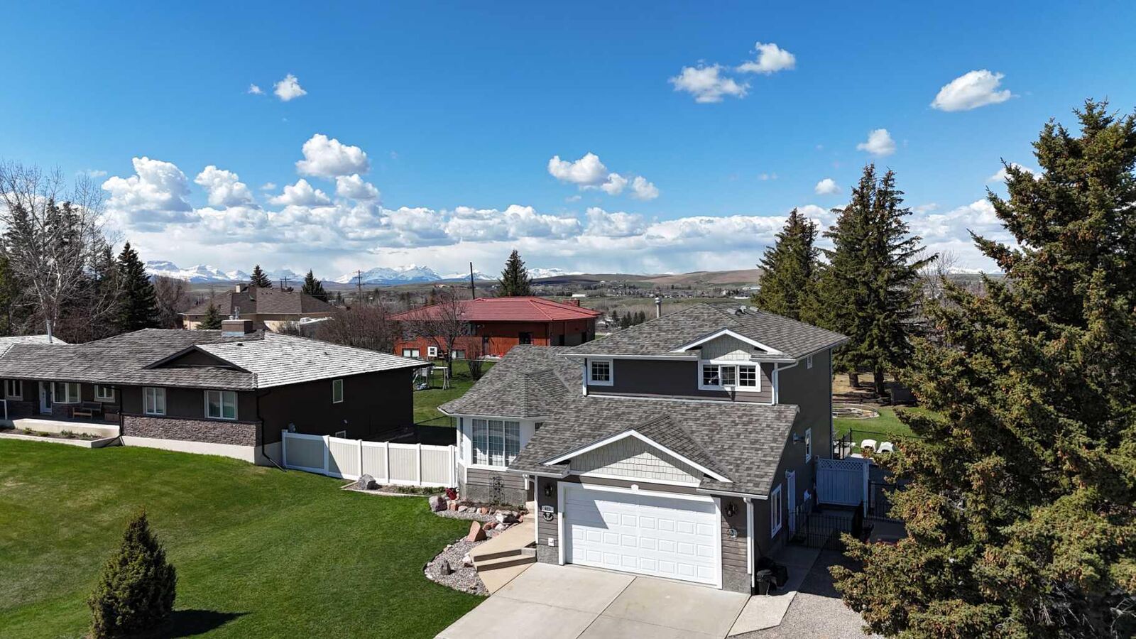 Property Photo: 623 2nd Street E AB T0K 0K0