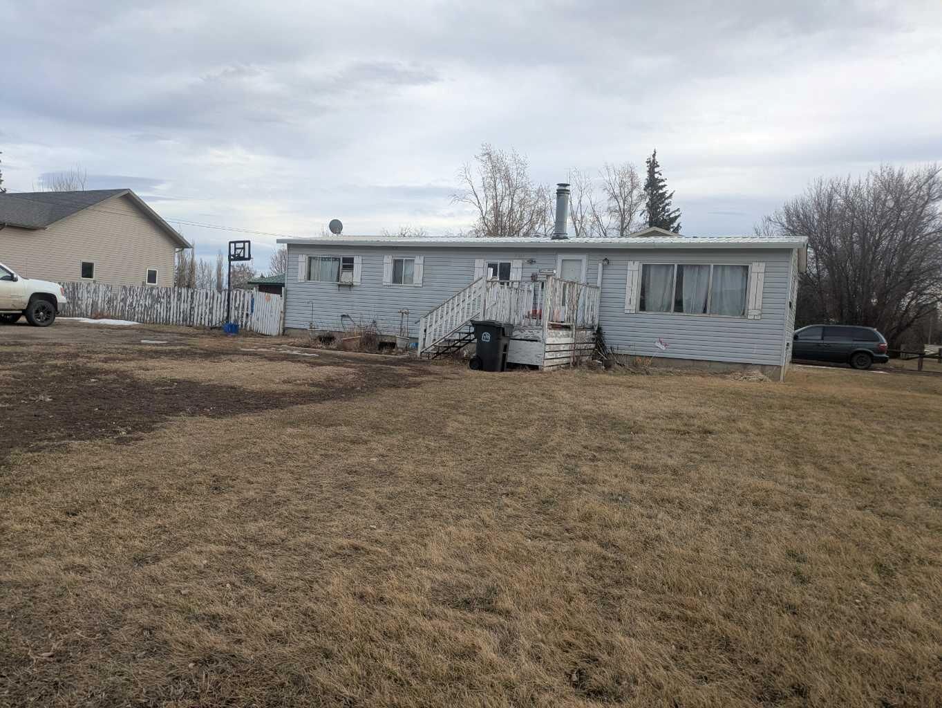 Property Photo: 208 E 400 N Street AB T0K 2S0