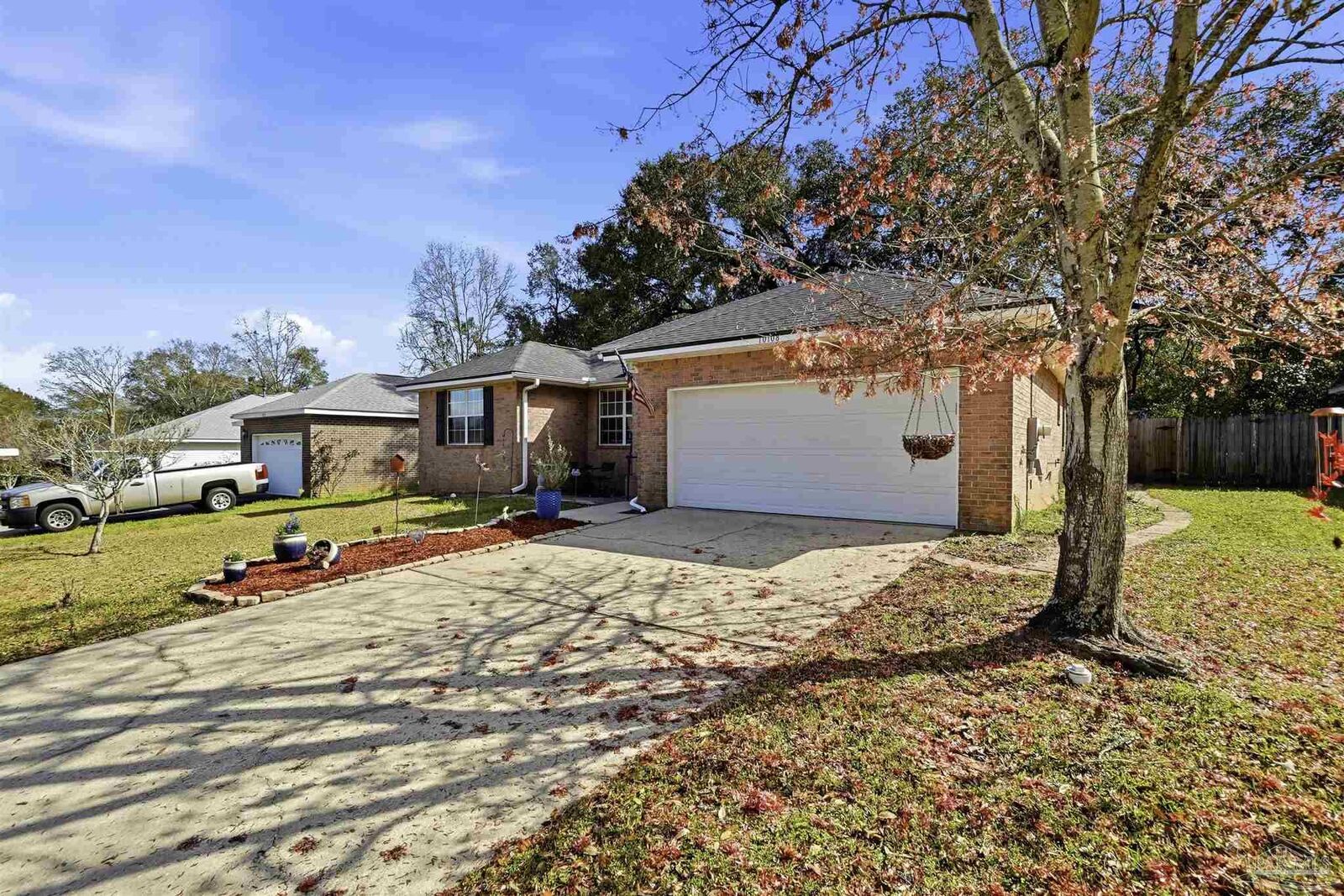 Property Photo: 10108 Crest Ridge Dr FL 32514